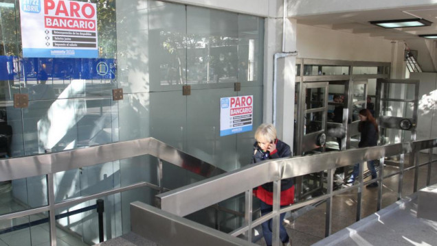 imagen Trabajadores bancarios paran por 24 horas 