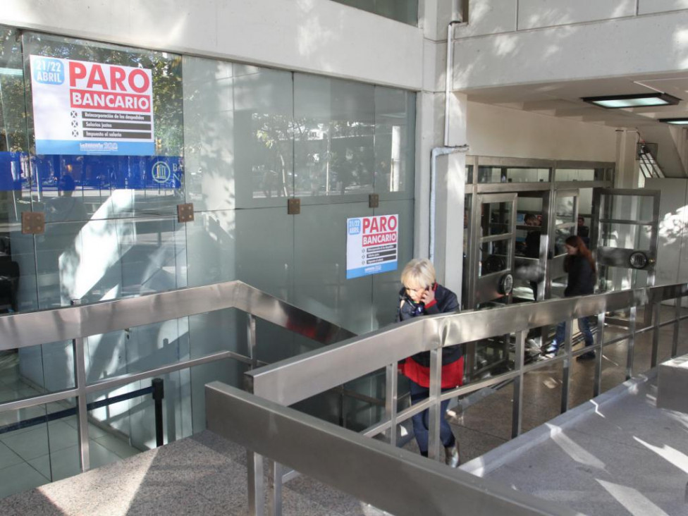 imagen Trabajadores bancarios paran por 24 horas 