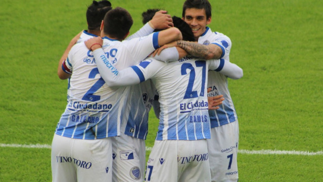 imagen El Lobo platense visita al Tomba