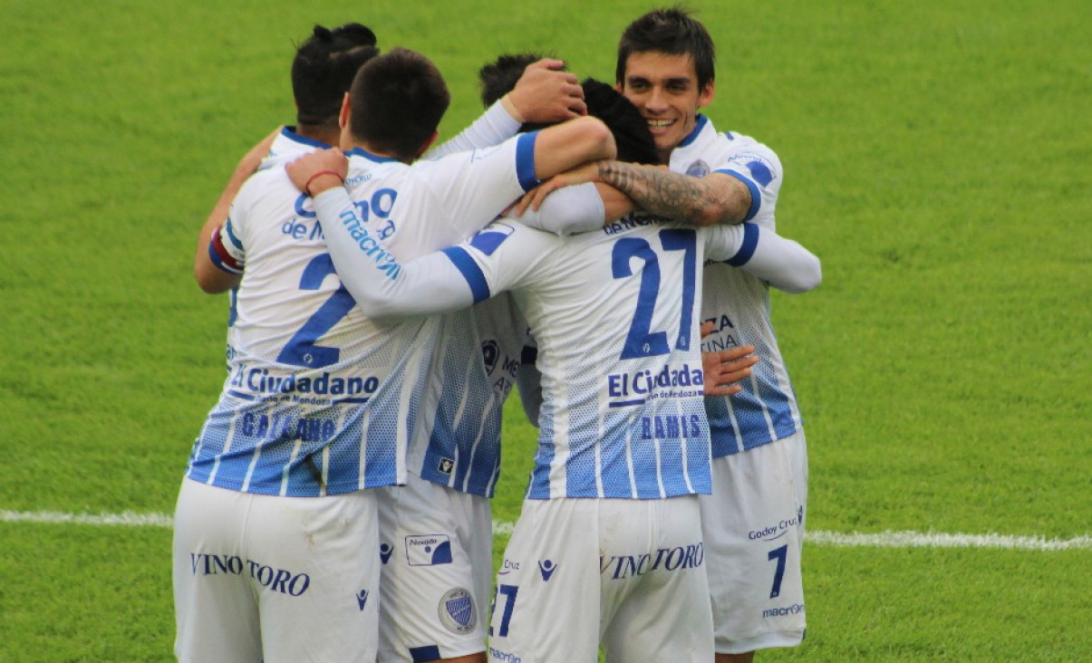 imagen El Lobo platense visita al Tomba