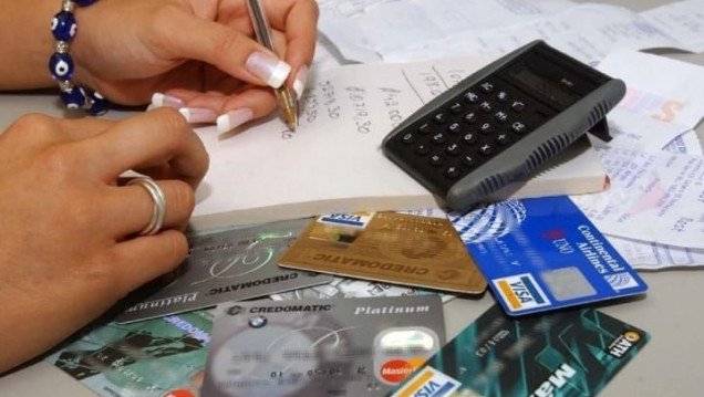 imagen Crece el endeudamiento y alertan por el mal uso de tarjetas de crédito