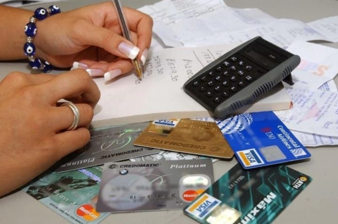 imagen Crece el endeudamiento y alertan por el mal uso de tarjetas de crédito