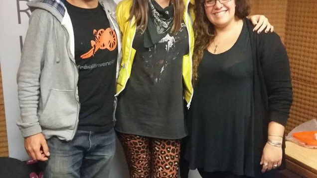 imagen Mariana Päraway navega con "Hilario" en el Teatro Independencia
