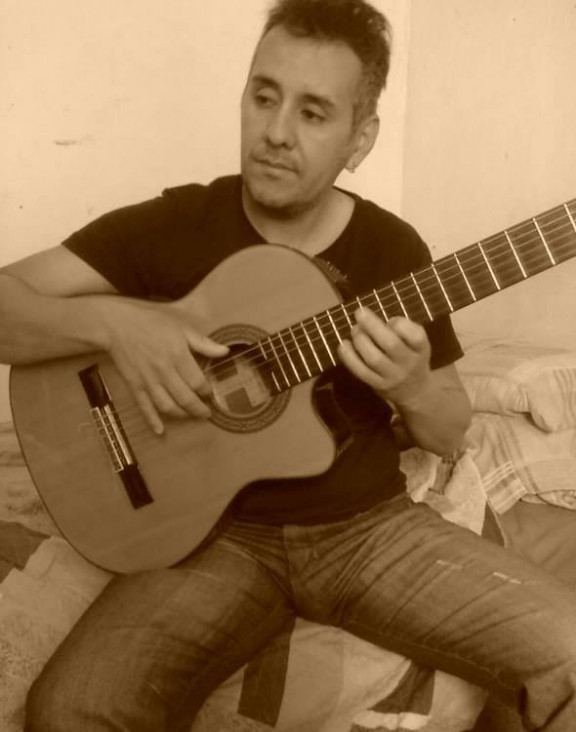 imagen Sergio Angulo a través de la guitarra