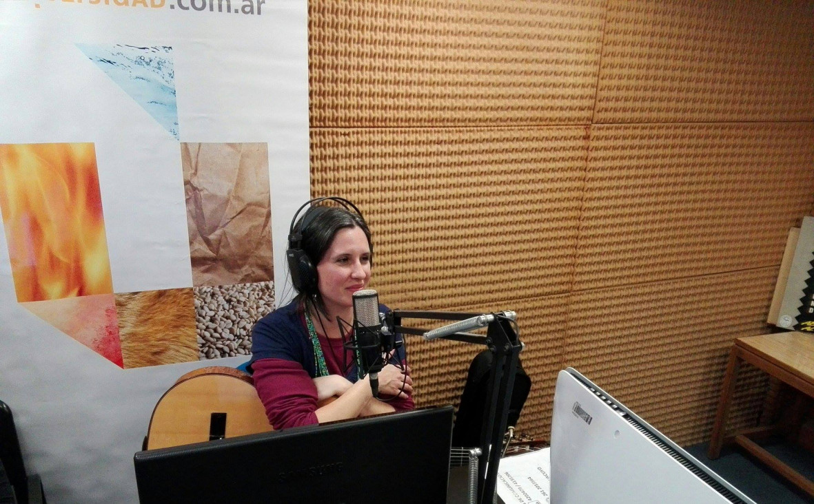 imagen La brasilera Nádia Campos recorre la provincia con su música