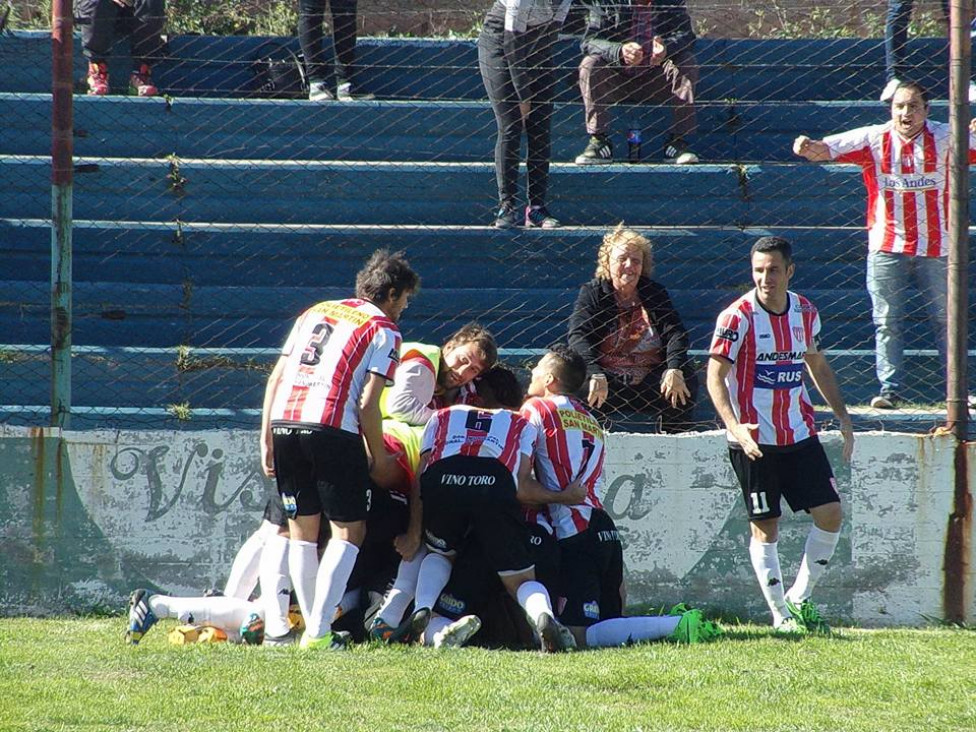 imagen León al acecho