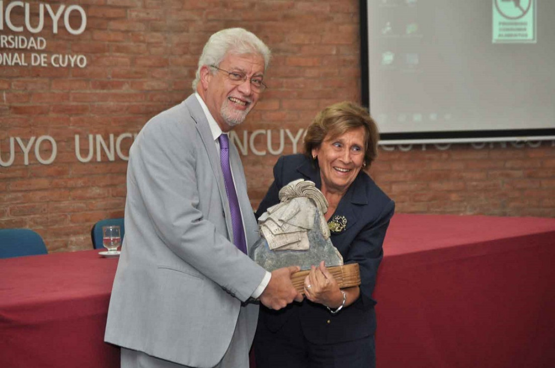 imagen El Hospital Universitario llevará el nombre de la exrectora María Victoria Gómez de Erice 