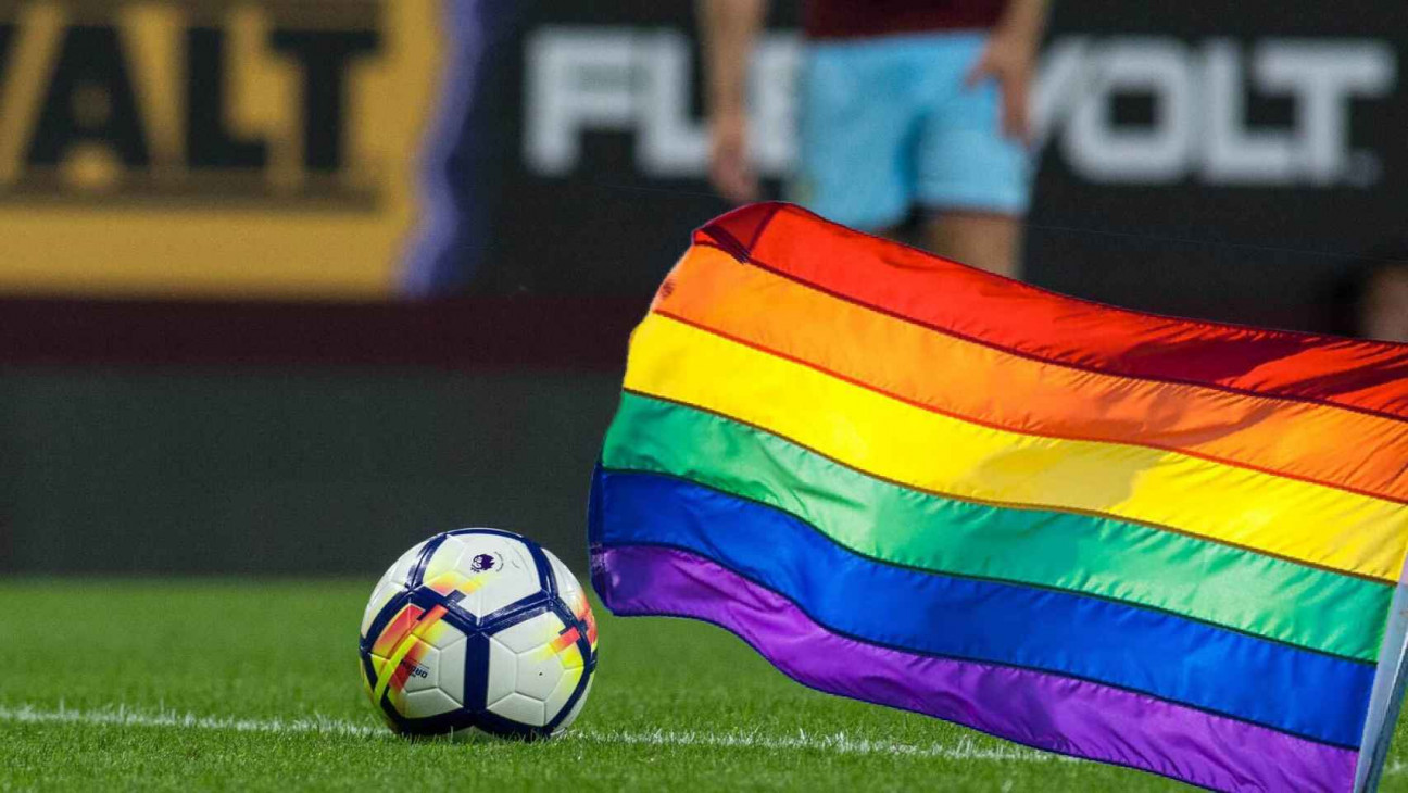 imagen Los Dogos y un pelotazo a la homofobia en el fútbol