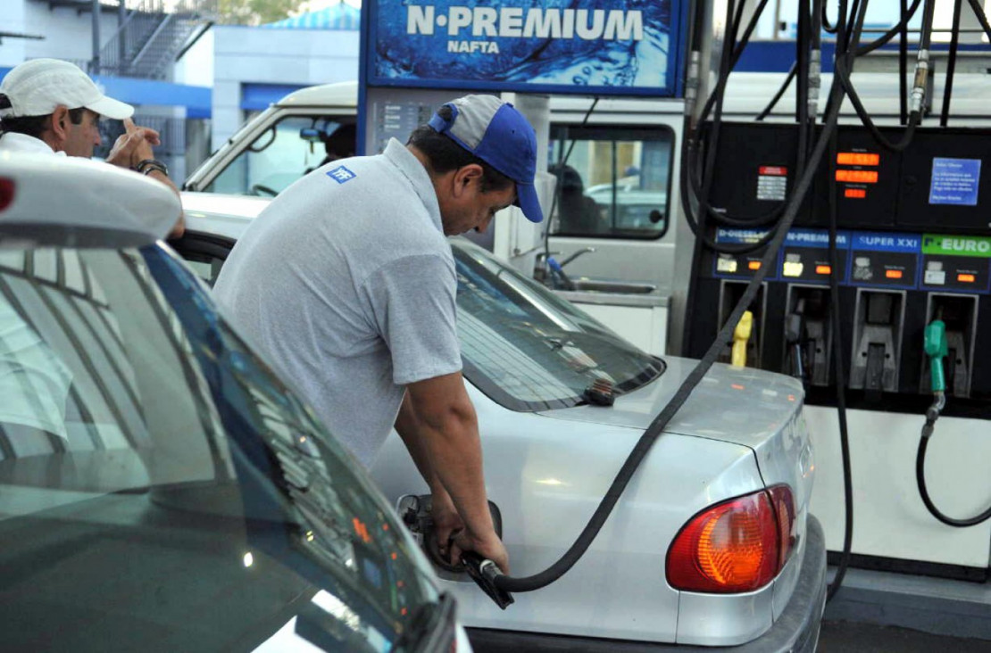 imagen Luego del dólar, le llega el turno a la suba de combustibles