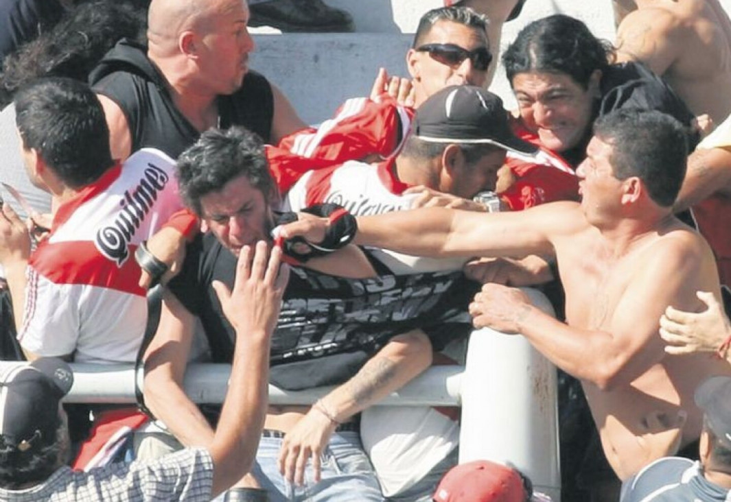 imagen Barras al ataque: qué hay detrás de la violencia en el fútbol