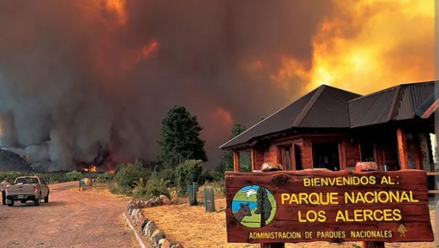 imagen Continúa el incendio en el Parque Nacional Los Alerces
