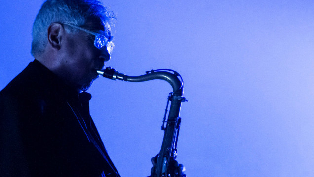 imagen Bernardo Baraj homenajea al "Gato" Barbieri en la Nave UNCUYO