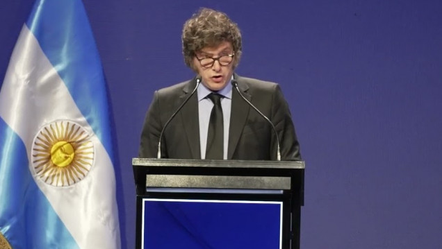 imagen Juan Luis González, el escritor que descifra a Milei