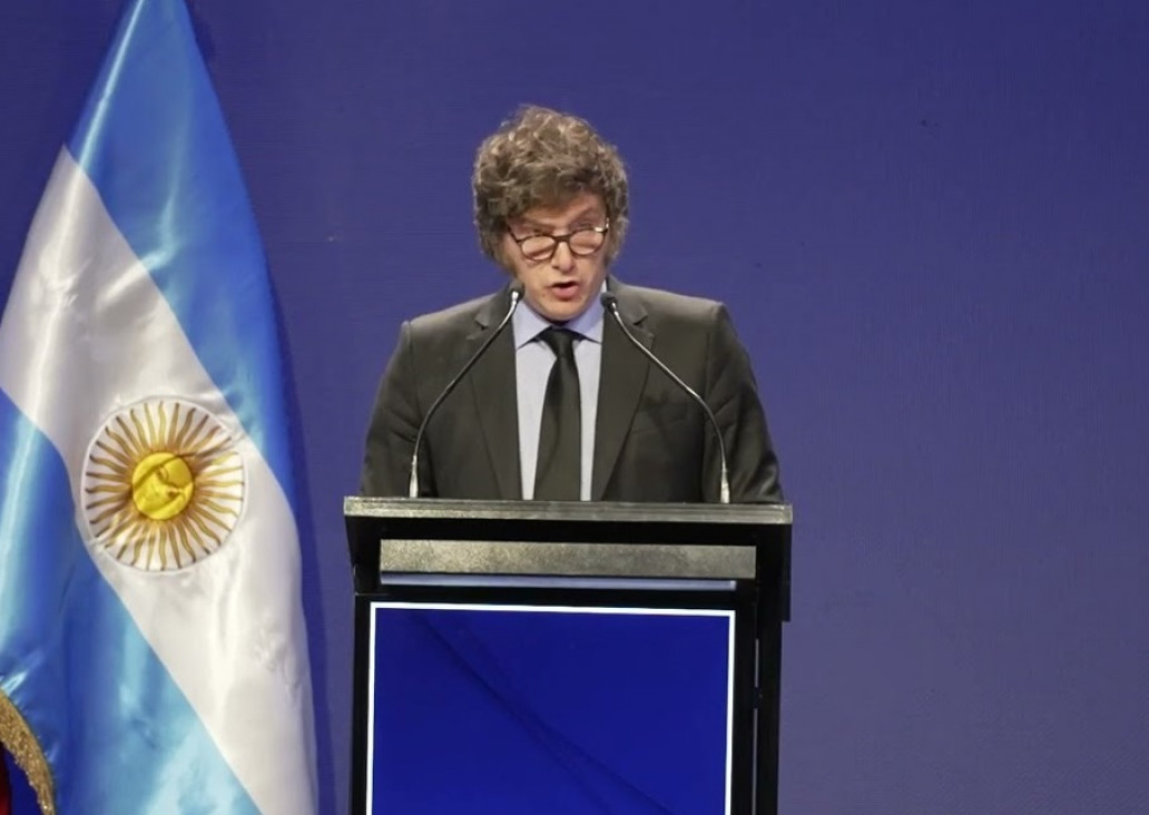 imagen Juan Luis González, el escritor que descifra a Milei