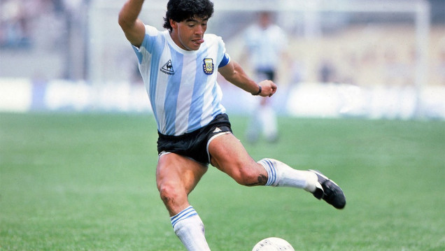 imagen La pelota siempre al Diez: el debut de Diego con los colores de Argentina