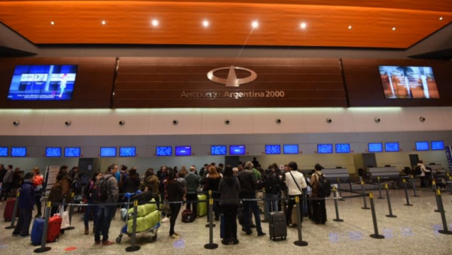 imagen Un nuevo reclamo salarial y laboral demora vuelos de Aerolíneas