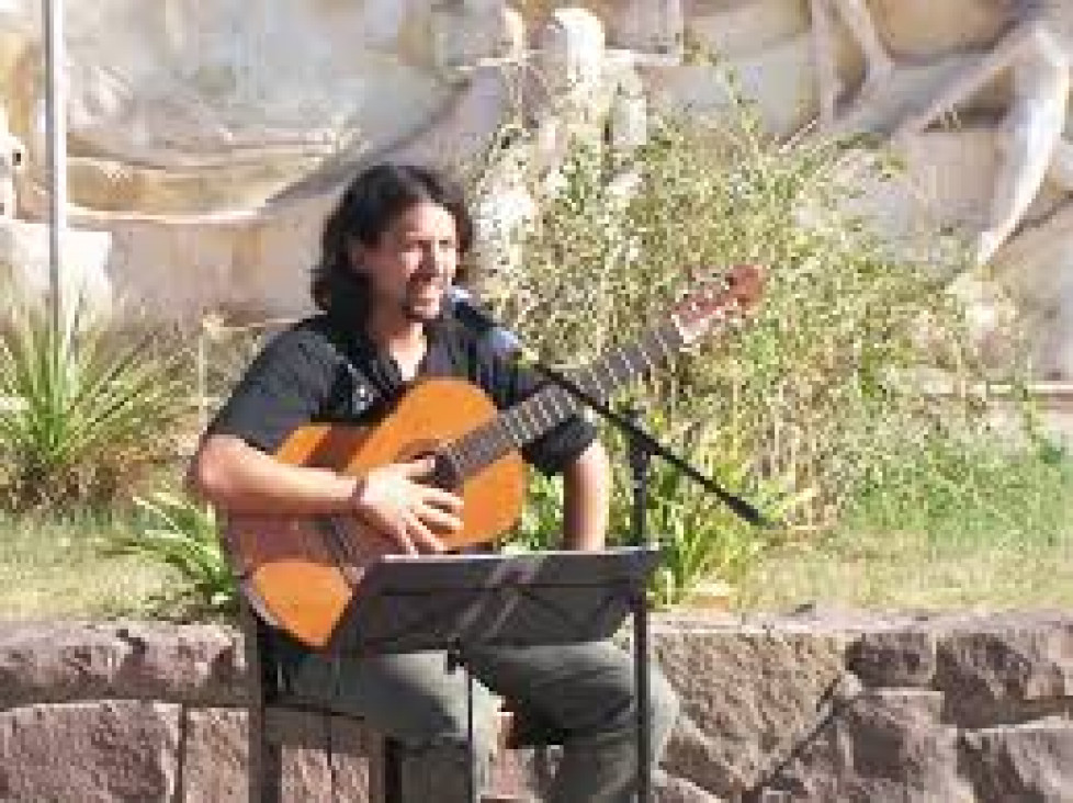 imagen Alejandro Sicardi canta en Música de Acá