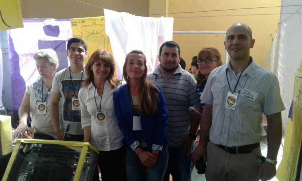 imagen Estudiantes de un CENS crearon un termocalentador solar para ahorrar energía