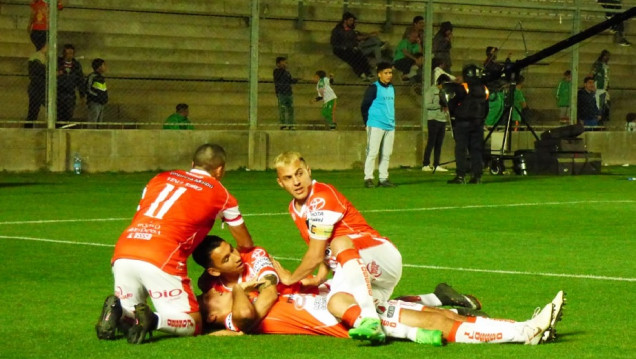 imagen El Cruzado se quedó con la victoria ante Desamparados