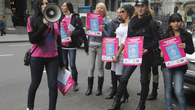imagen Una nena trans y una mujer trans que decidieron su identidad
