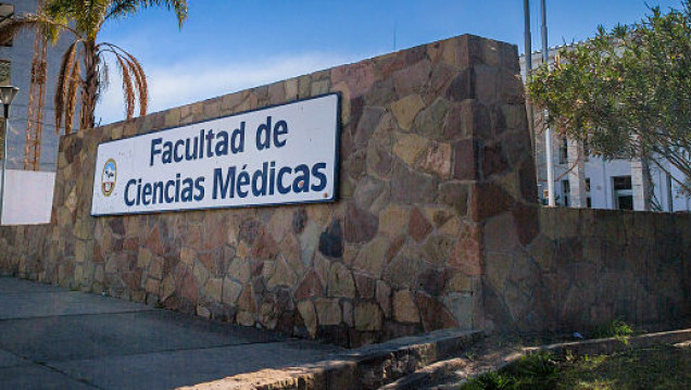 imagen Ingreso a Medicina: "Operativamente no se puede formar a todos los aspirantes"