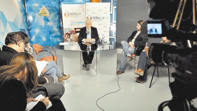 imagen El rector Arturo Somoza brindó una conferencia de prensa