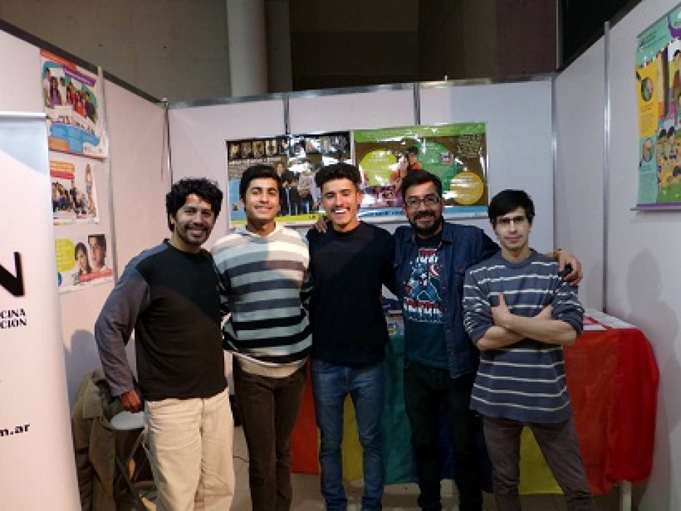 imagen Un stand de OMIN, presente en la Feria del Libro
