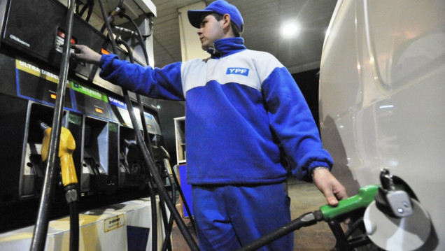 imagen Idas y vueltas con el aumento a los combustibles