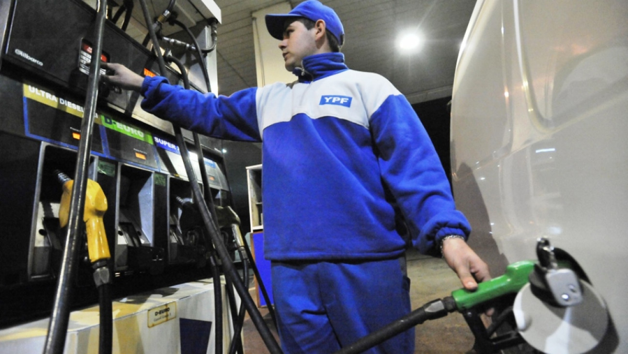 imagen Idas y vueltas con el aumento a los combustibles