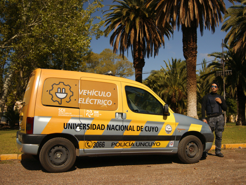 imagen La UNCuyo convirtió un auto común en un vehículo eléctrico 