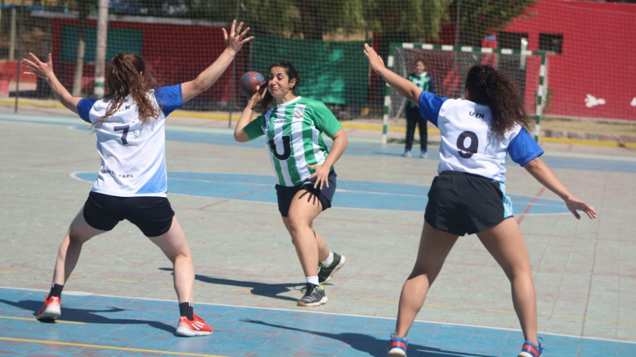 imagen BALONMANO FEMENINO: A LA FINAL CON AUTORIDAD