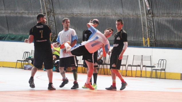 imagen BALONMANO MASCULINO: MAZA SE METIÓ EN LA FINAL