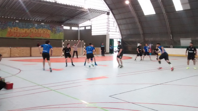 imagen Balonmano masculino: Firme triunfo de Universidad Maza