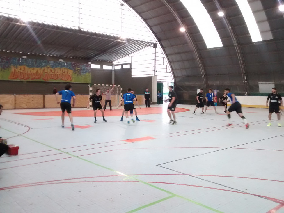imagen Balonmano masculino: Firme triunfo de Universidad Maza