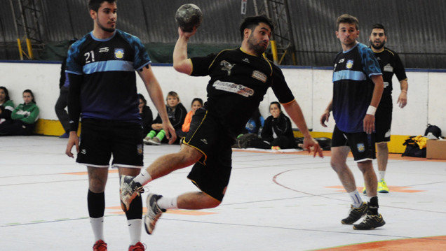 imagen Balonmano masculino: Universidad Maza continúa por la senda de la victoria 