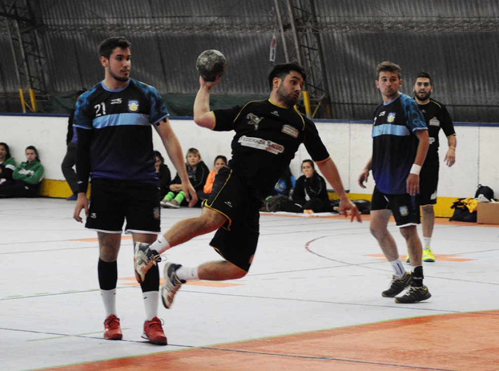 imagen Balonmano masculino: Universidad Maza continúa por la senda de la victoria 