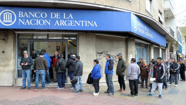 imagen Paritaria sin resolver: bancos atenderán al público sólo hasta las 12