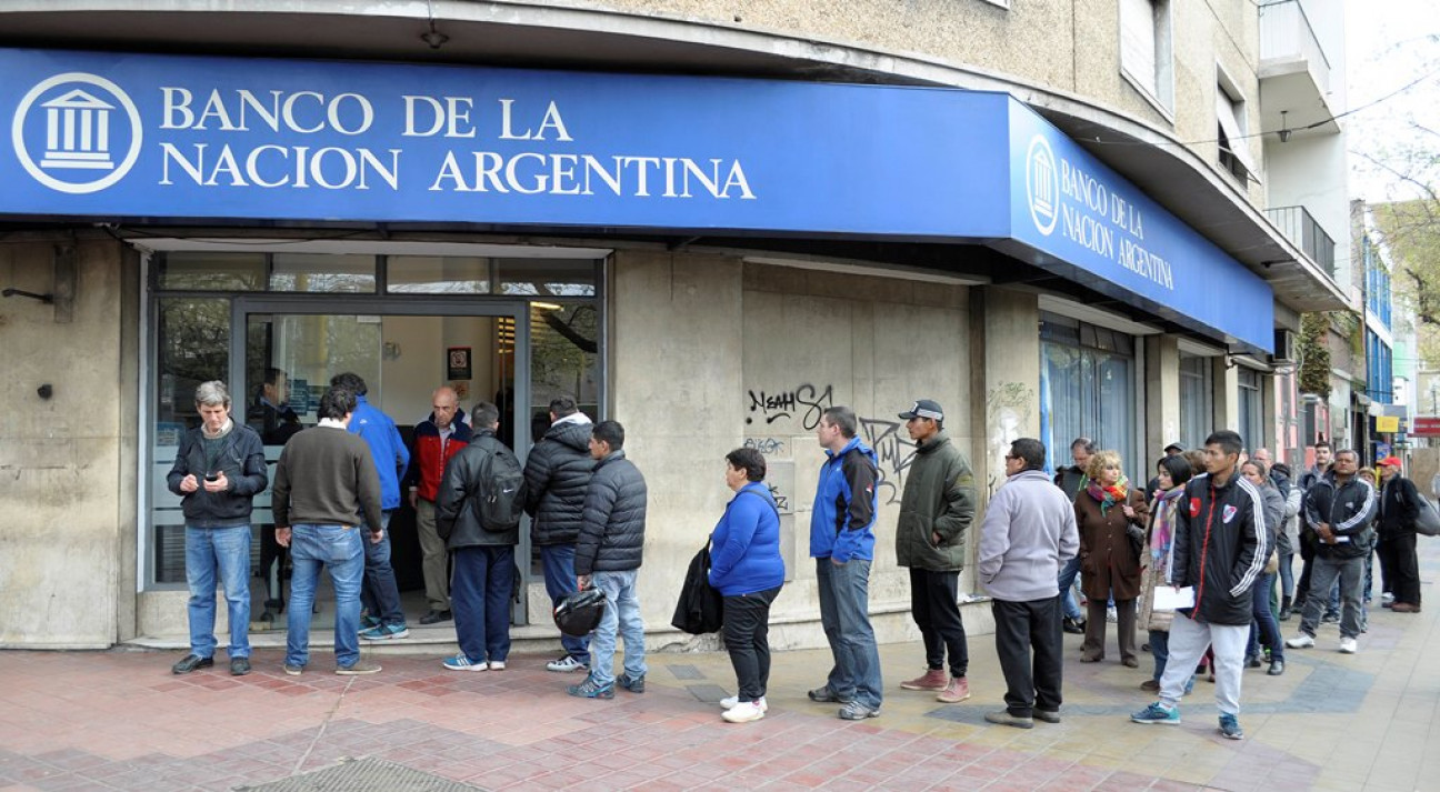 imagen Paritaria sin resolver: bancos atenderán al público sólo hasta las 12