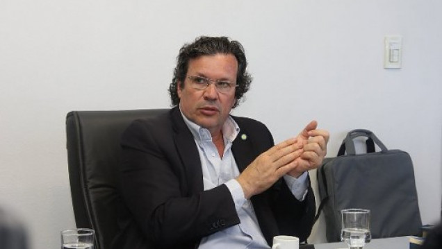 imagen Tristán Bauer visitó la UNCuyo