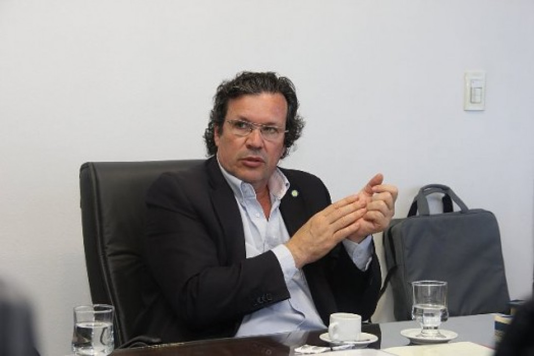imagen Tristán Bauer visitó la UNCuyo