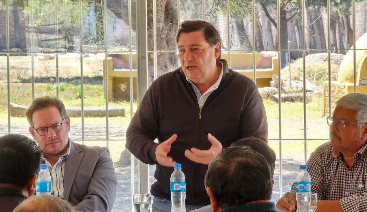 imagen Omar Parisi: "Es una vergüenza lo que cobran los municipales, menos que un plan social"