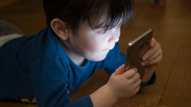 imagen Cómo acordar con niños, niñas y adolescentes el uso de celulares y pantallas