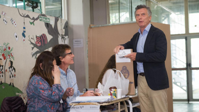 imagen Carlos Fara: "Macri va a tratar de ser para Milei lo que Cristina para Alberto"