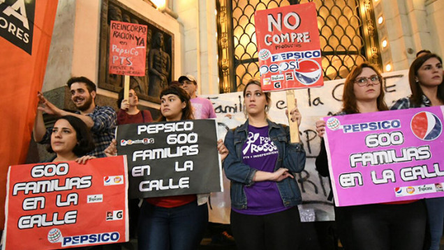 imagen Pepsico: trabajadores desalojados montaron una carpa cerca del Congreso