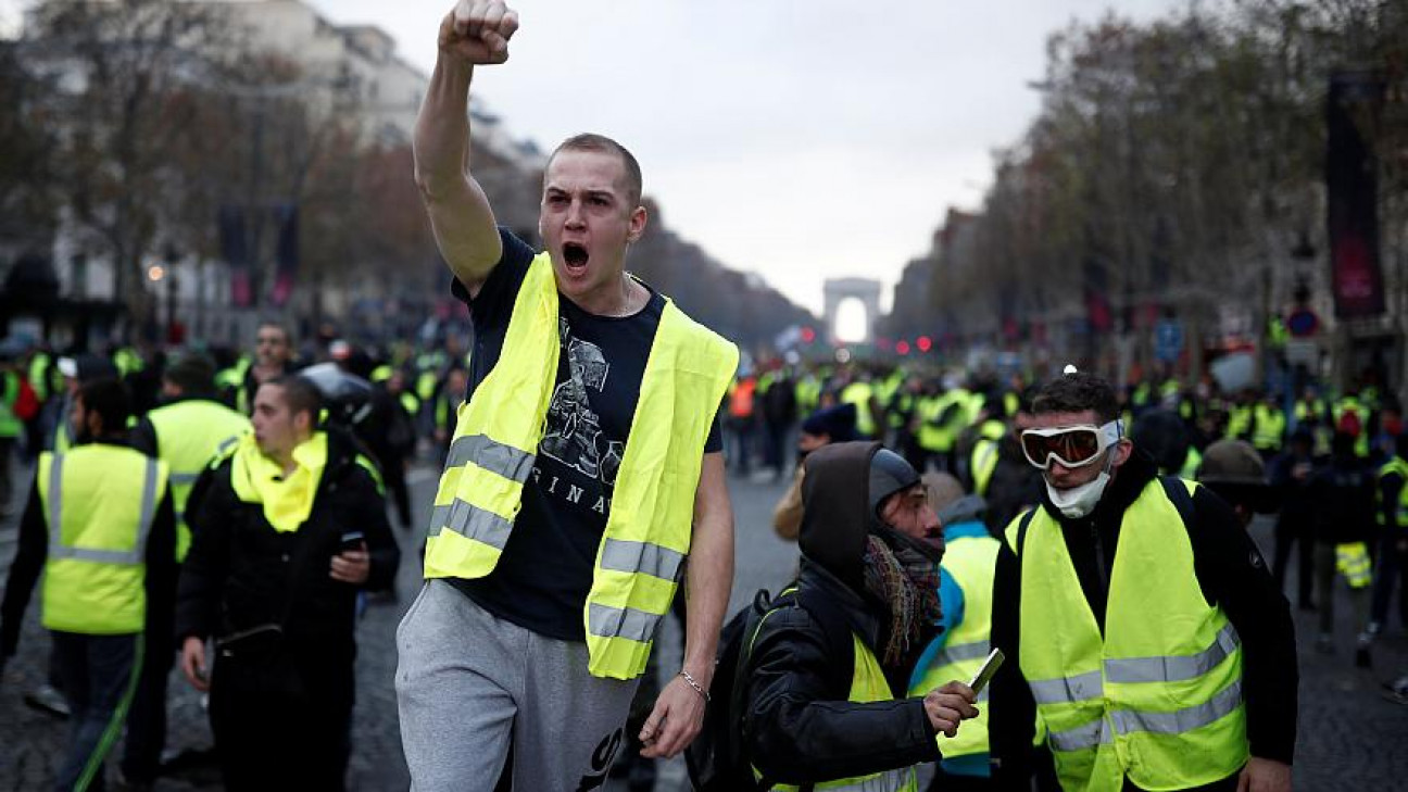 imagen Quiénes son los "chalecos amarillos" y qué le reclaman a Macron