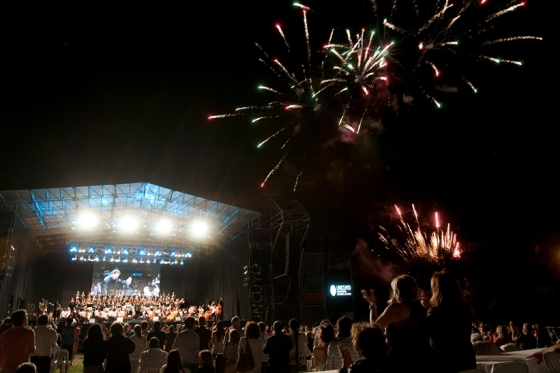 imagen Los artistas de la UNCUYO celebran la Gran Noche en el Parque con "Carmina Burana", de Carl Orff