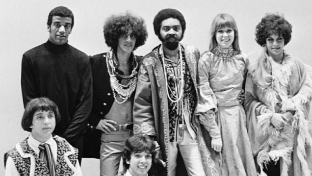 imagen Programación Cine Universidad: "Tropicalia" (2012), la revisión de la música brasileña