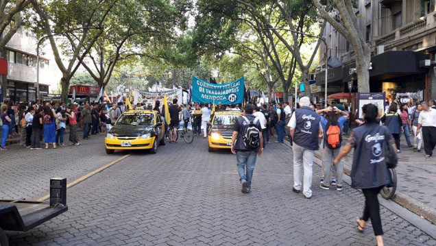 imagen Confirmado: si hay DNU, la CGT va al paro