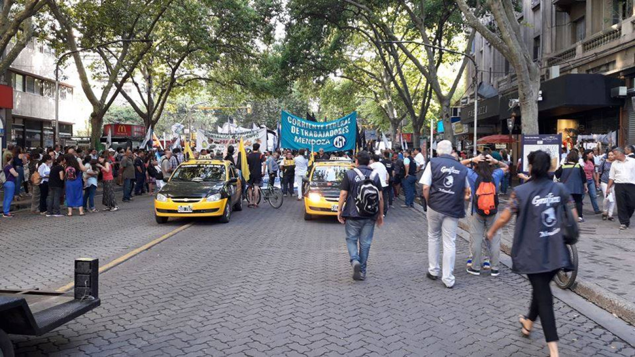 imagen Confirmado: si hay DNU, la CGT va al paro