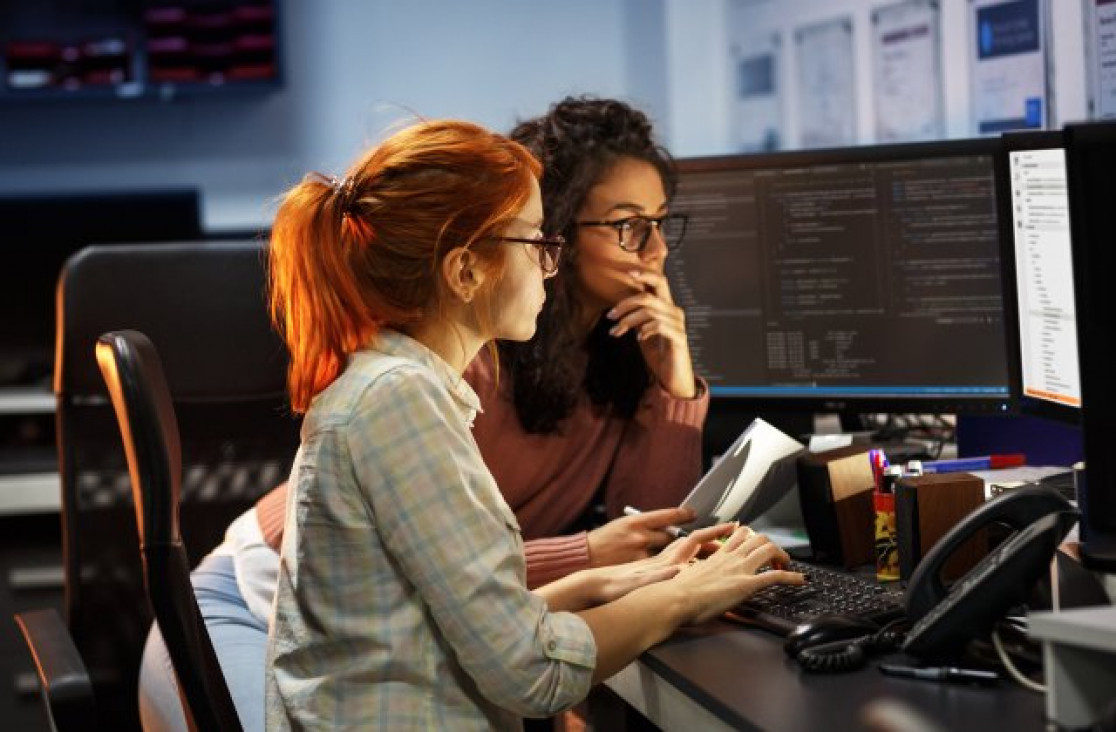 imagen Las mujeres y su relación con la tecnología: "Una no puede elegir lo que no ve"